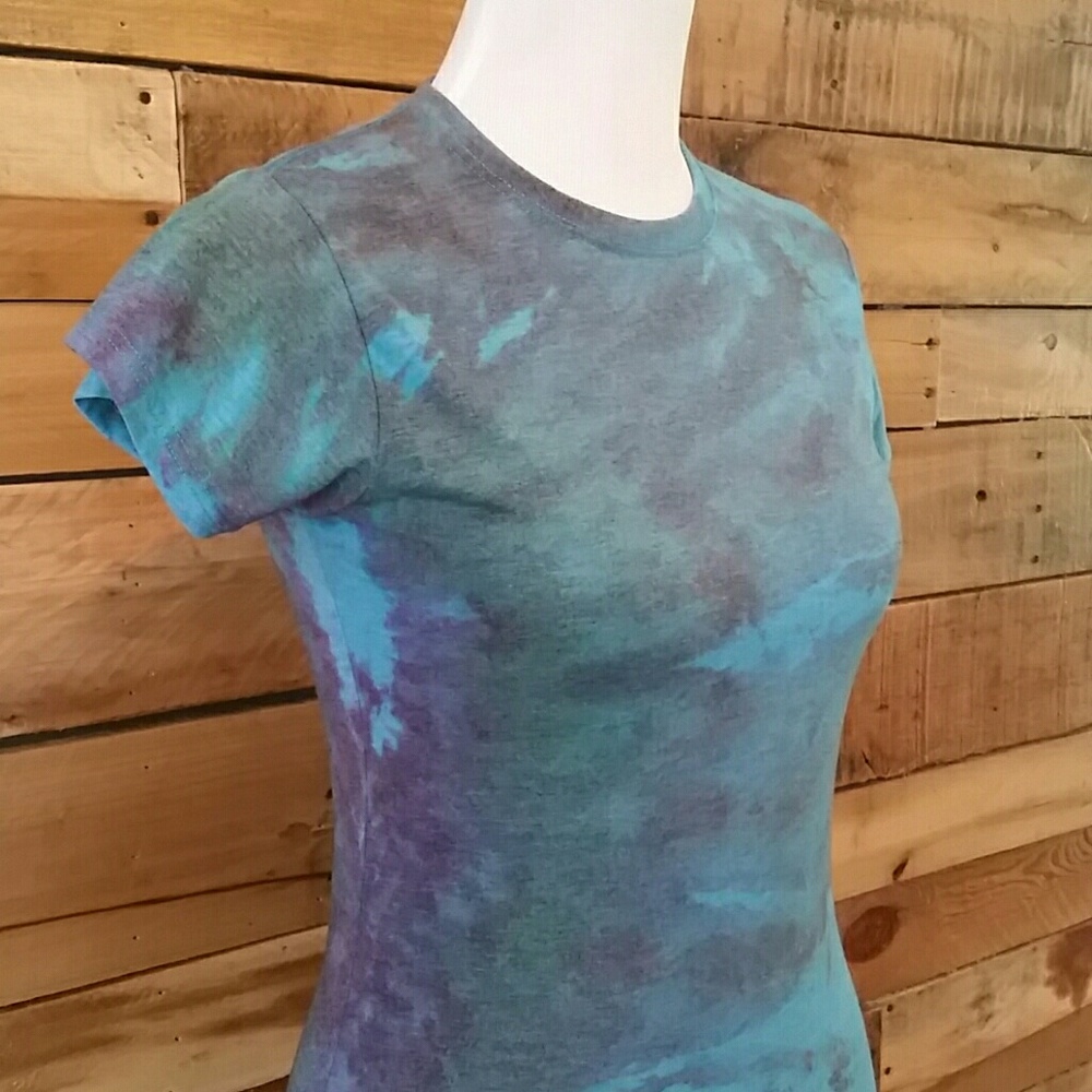 Hand tie dyed turquoise The Girl In Grey t-shirt size S - Picture 2 of 4